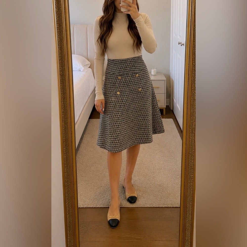 Classic Gray Tweed A-Line Skirt with Gold Buttons